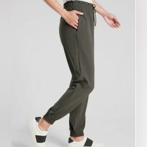 Athleta Metropolis Jogger in Olive, size 8